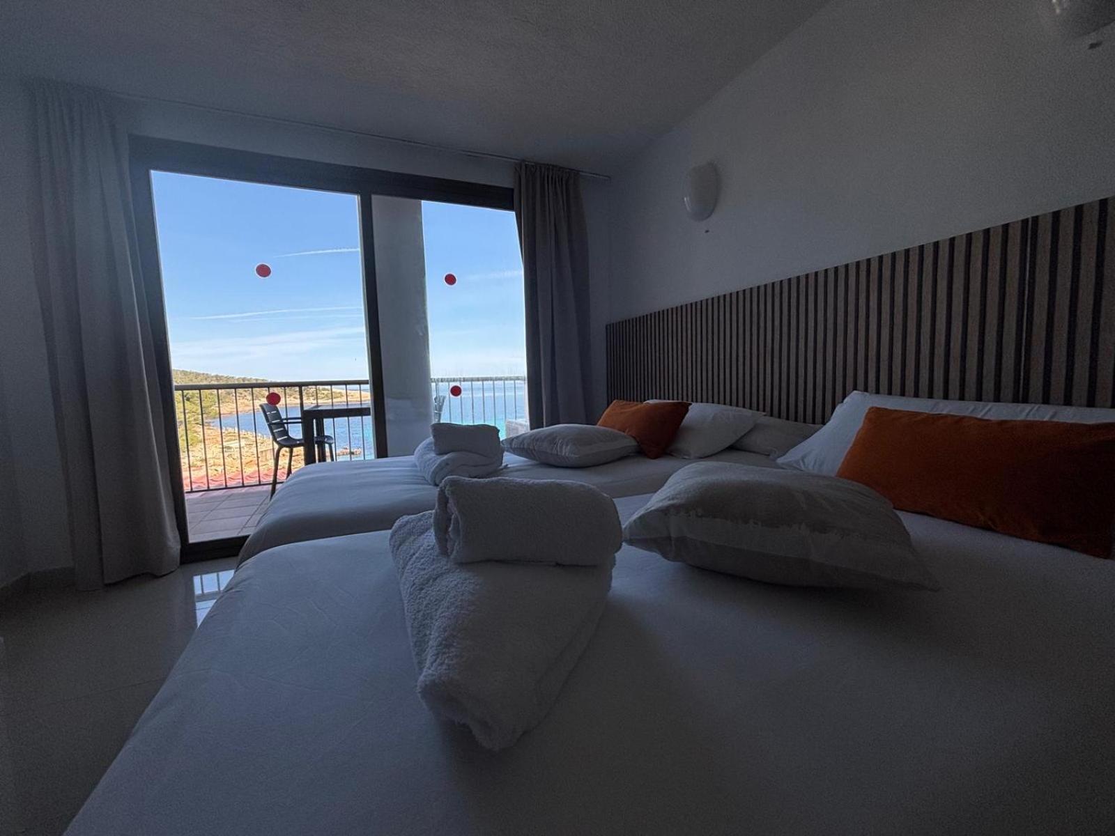 Es Grop Apartamentos Portinatx Exterior photo