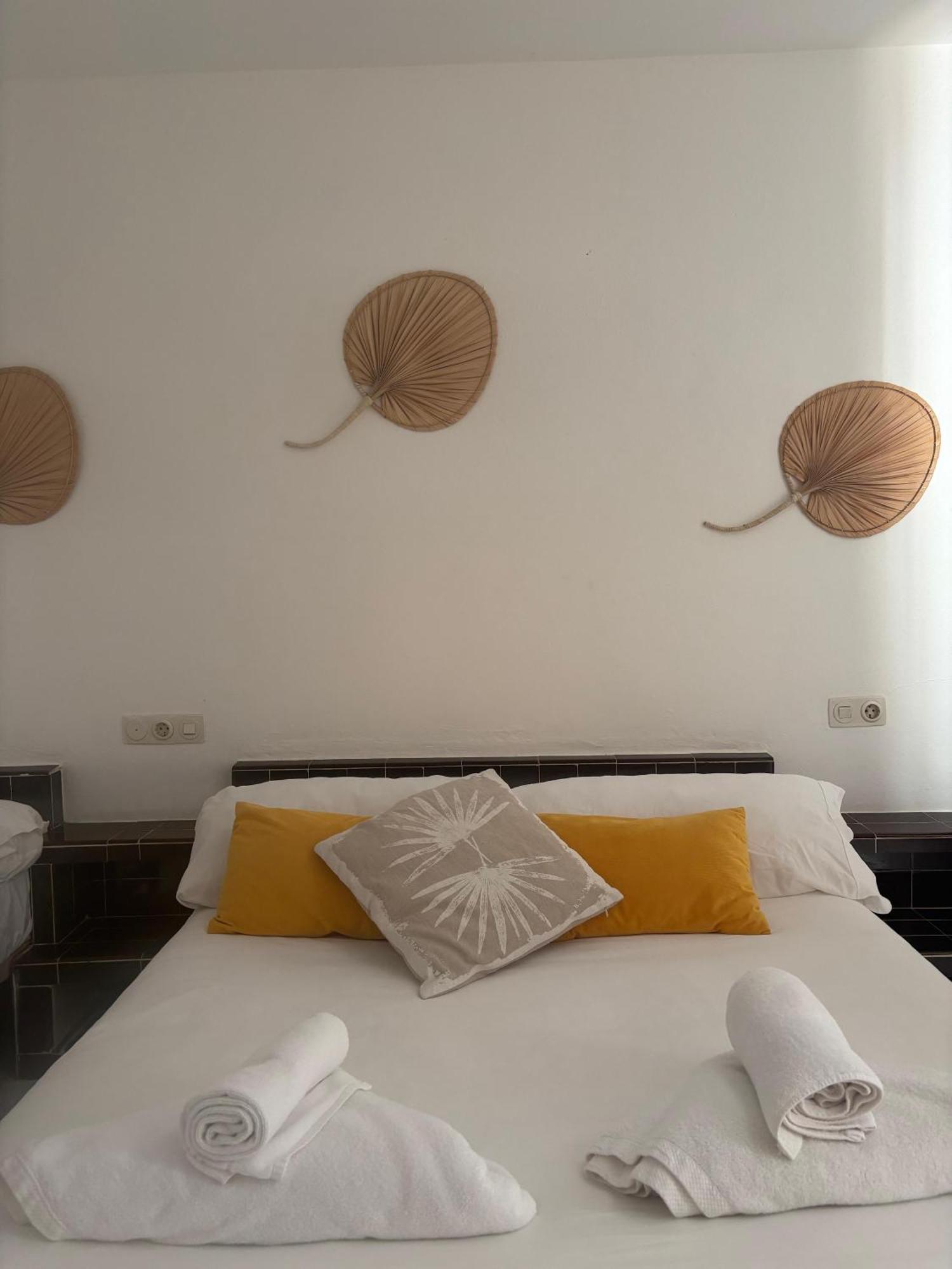 Es Grop Apartamentos Portinatx Exterior photo
